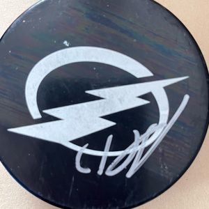 TAMPA BAY LIGHTNING SIGNED HOCKEY PUCK